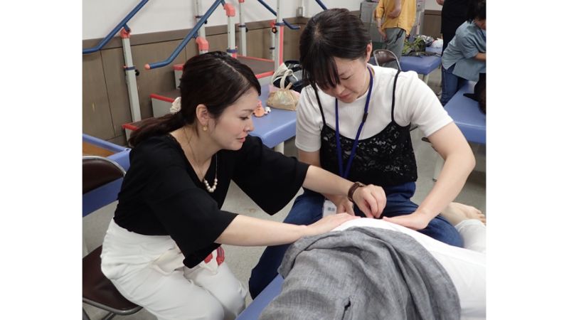 はじめての骨盤底筋群　セミナー実技の様子